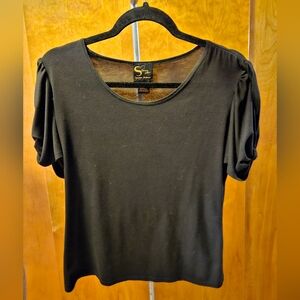 Serena Williams small black short-sleeved top